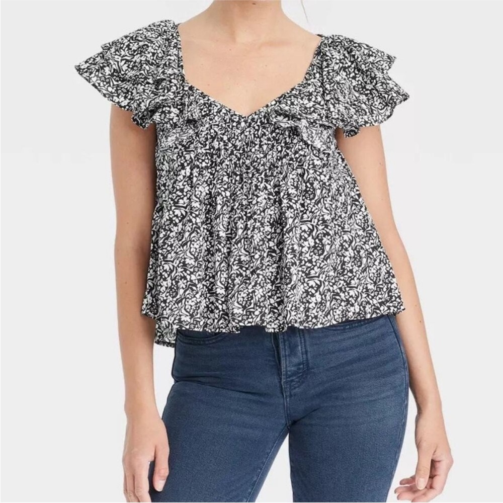 Black and White Floral Women's Top